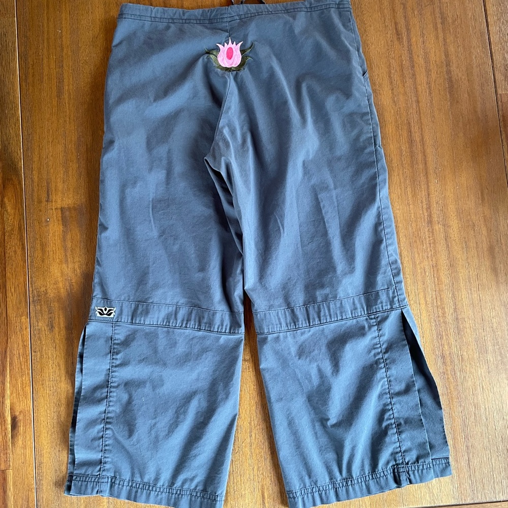 Be Present Mobility Yoga Pant with lotus flower embroidery size S